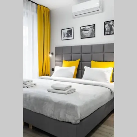 Househost Apartment: Miodowa 42/8a Street Apartamento *